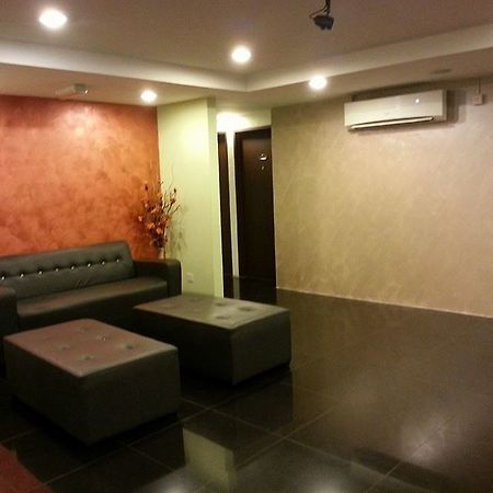 Zotel Business & Leisure Hotel Kuching Bagian luar foto
