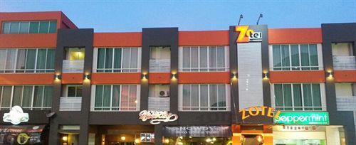Zotel Business & Leisure Hotel Kuching Bagian luar foto